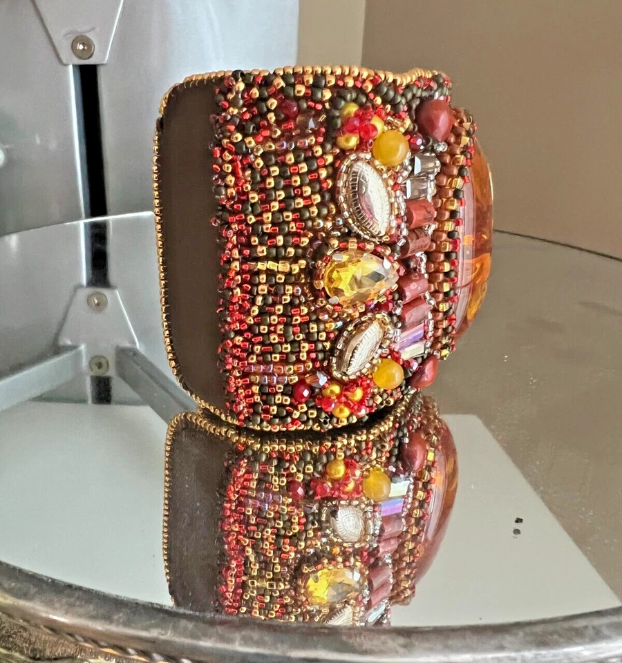 Brazalete de cuero suave bordado ámbar hecho a mano especial único en su tipo EE. UU. Foto 3 de 4