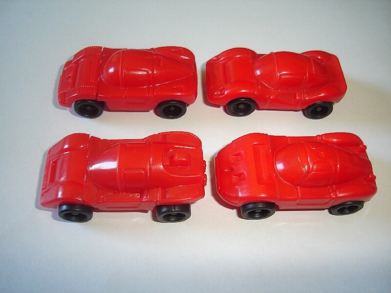 RED VINTAGE RACING MODEL CARS SET 1:87 H0 - KINDER SURPRISE PLASTIC MINIATURES