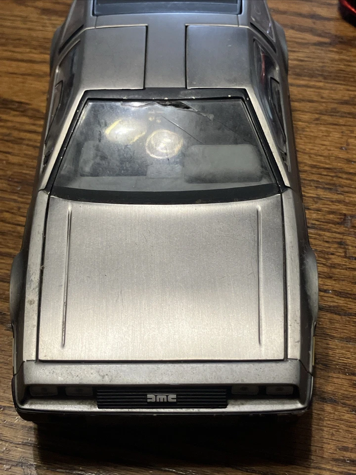 1:18 diecast cars Delorean & Saleen - Image 3 of 4