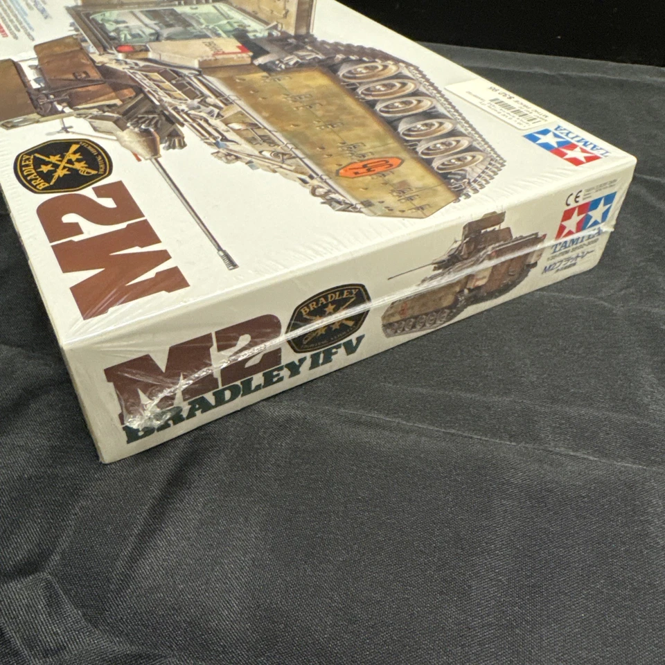 Tamiya 35132 1:35 US M2 Bradley Infantry Vehicle Plastic Model Kit Tank SEALED - Image 4 of 4