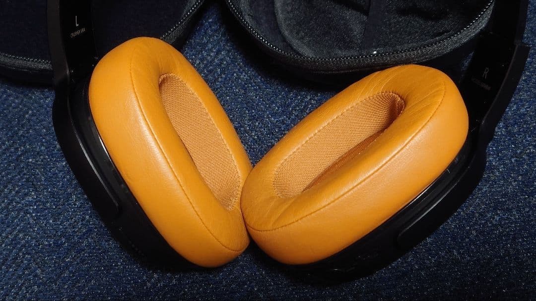 SkullCandy Crusher 360 S6MBW-J373 Headphone Black Tan Limited
