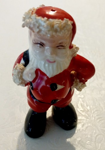 Santa and Mrs. Claus Salt and Pepper Shakers / spaghetti trim / Japan / 3 1/2" - Picture 3 of 5