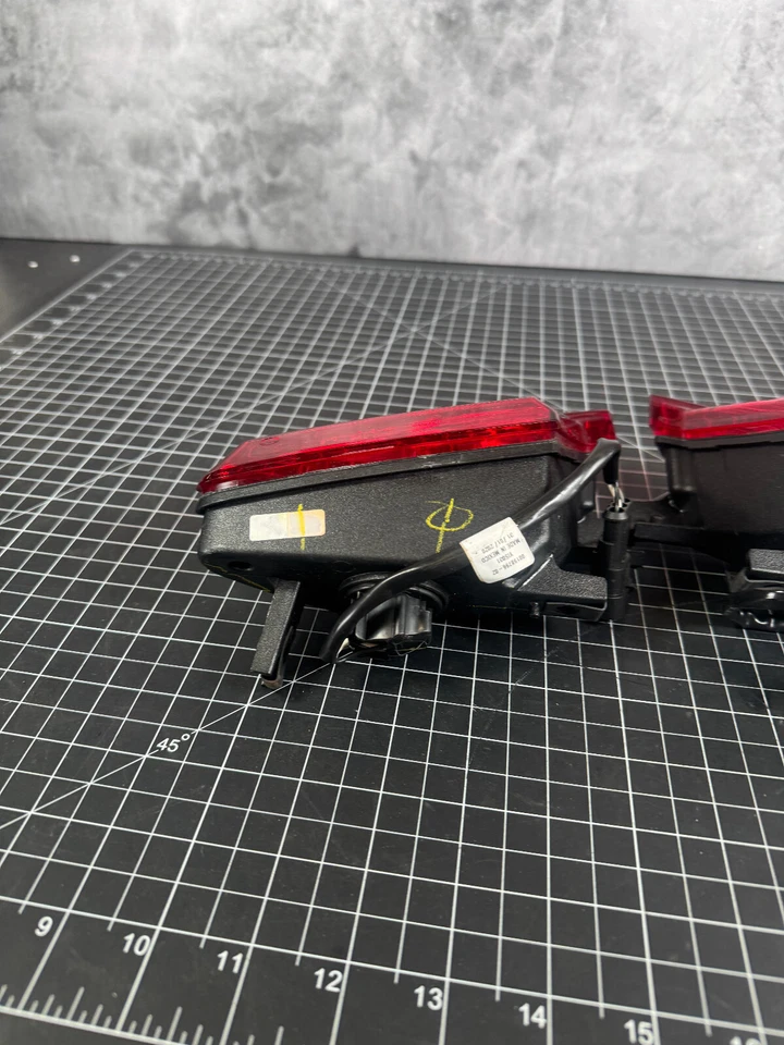 3 luces traseras de freno traseras Can-Am Spyder F3 2020 OEM luces traseras parada usadas Foto 4 de 4