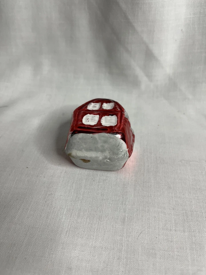 Antiguo adorno de Navidad antiguo de vidrio de mercurio rojo granero casa con nieve brillante Foto 3 de 4