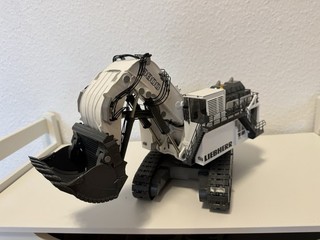 Liebherr R 9800 excavadora minera cuchara alta 1:50