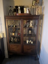 Traditional Display Cabinet With Glass Doors