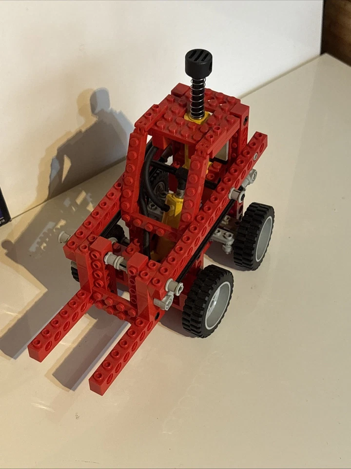 LEGO Technic 8044 Universal Pneumatic Set, photo 3 of 5