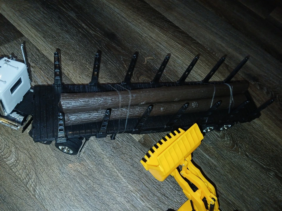 Toy Semi Log Hauler - Image 4 of 4
