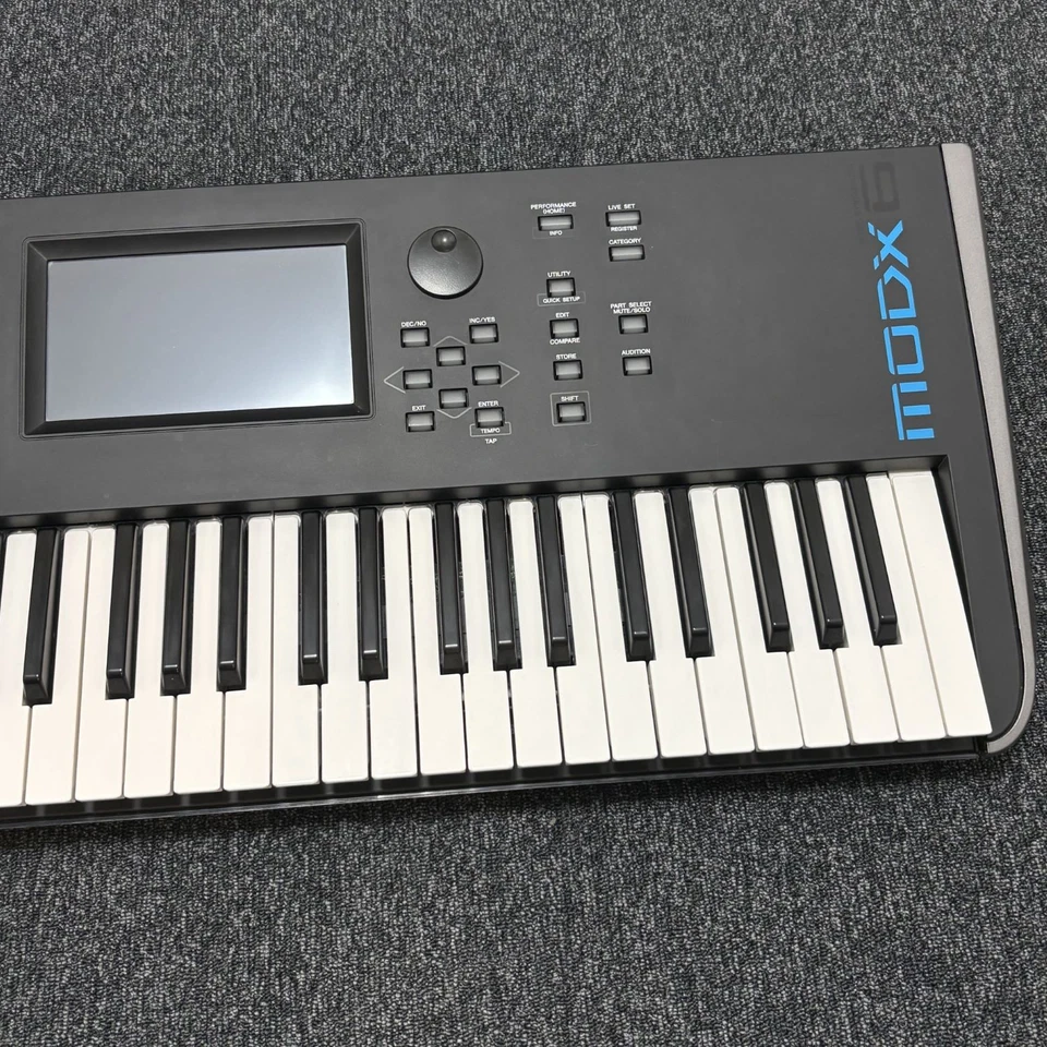 YAMAHA MODX6 61 Key Synthesizer Workstation Tested Sound Soft Case Power Cable - Image 4 of 4