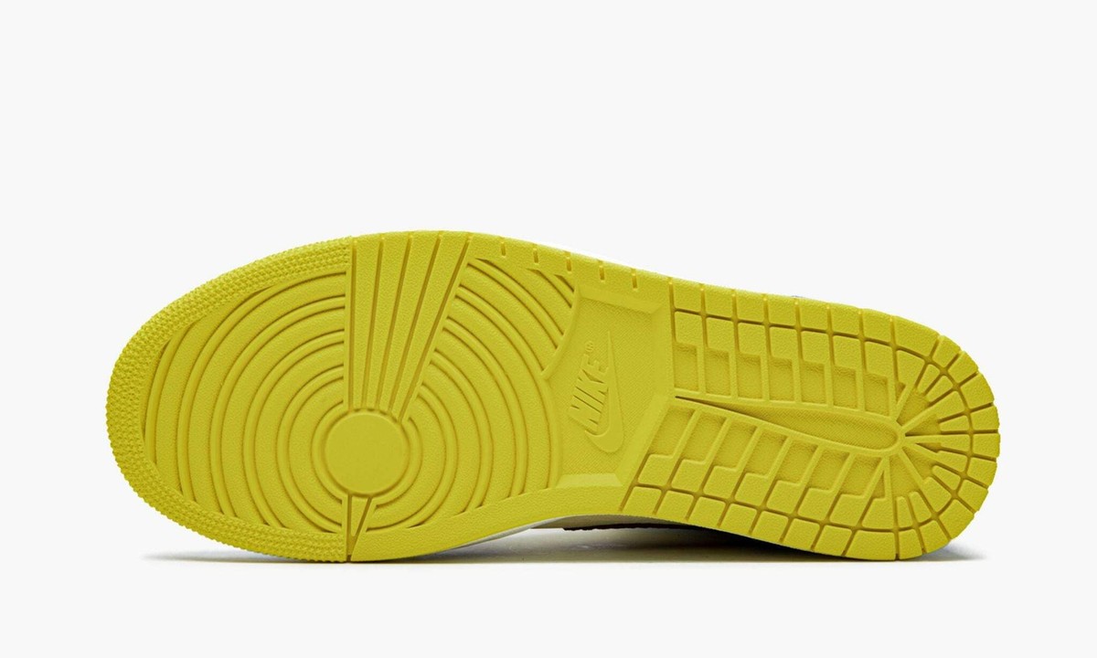 Air Jordan 1 Mid SE Fearless 