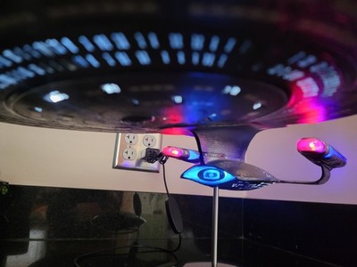 Star Trek: The Next Generation USS Enterprise NCC-1701-D 1/1400 Scale Set Prop