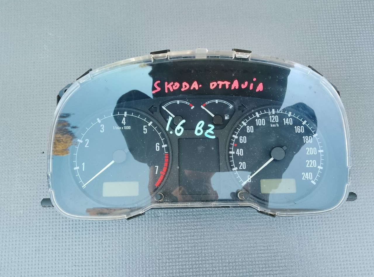 Foto 1 di 3