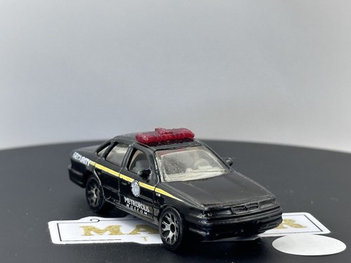 Matchbox Ford Crown Victoria "Metropolis" (2006 Superman 5 Pack Exclusive) - Picture 3 of 9