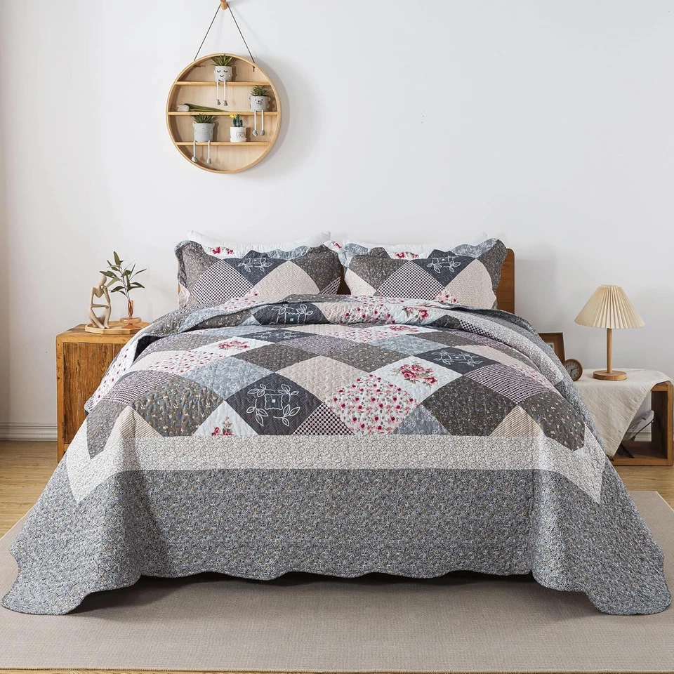 Elegant Reversible King Quilt Set - Oversized 120x120 with Rustic Paisley Design - Image 3 of 4