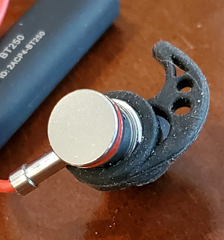 Extraem BT250 - earphones with mic with Free Accessories.  New - Image 4 of 4