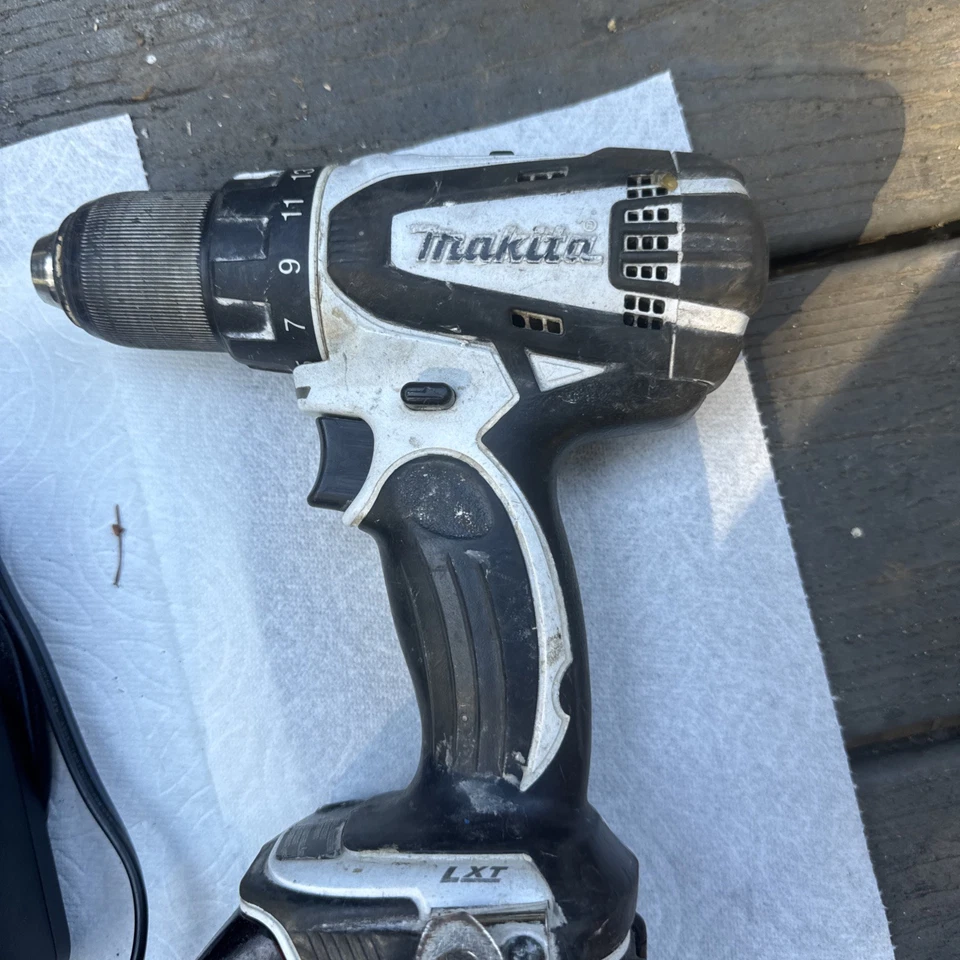 Makita 18 volt XFD01 screw gun with battery and charger  - Image 3 of 4