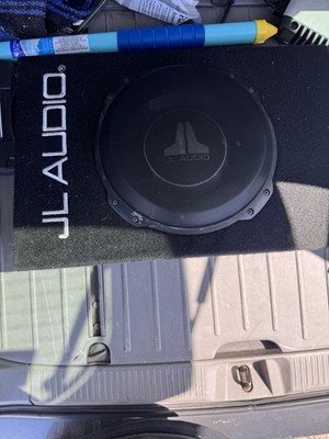JL Audio CS110TG-TW3 10'' 10TW3-D4 Loaded Sealed Subwoofer Enclosure Used