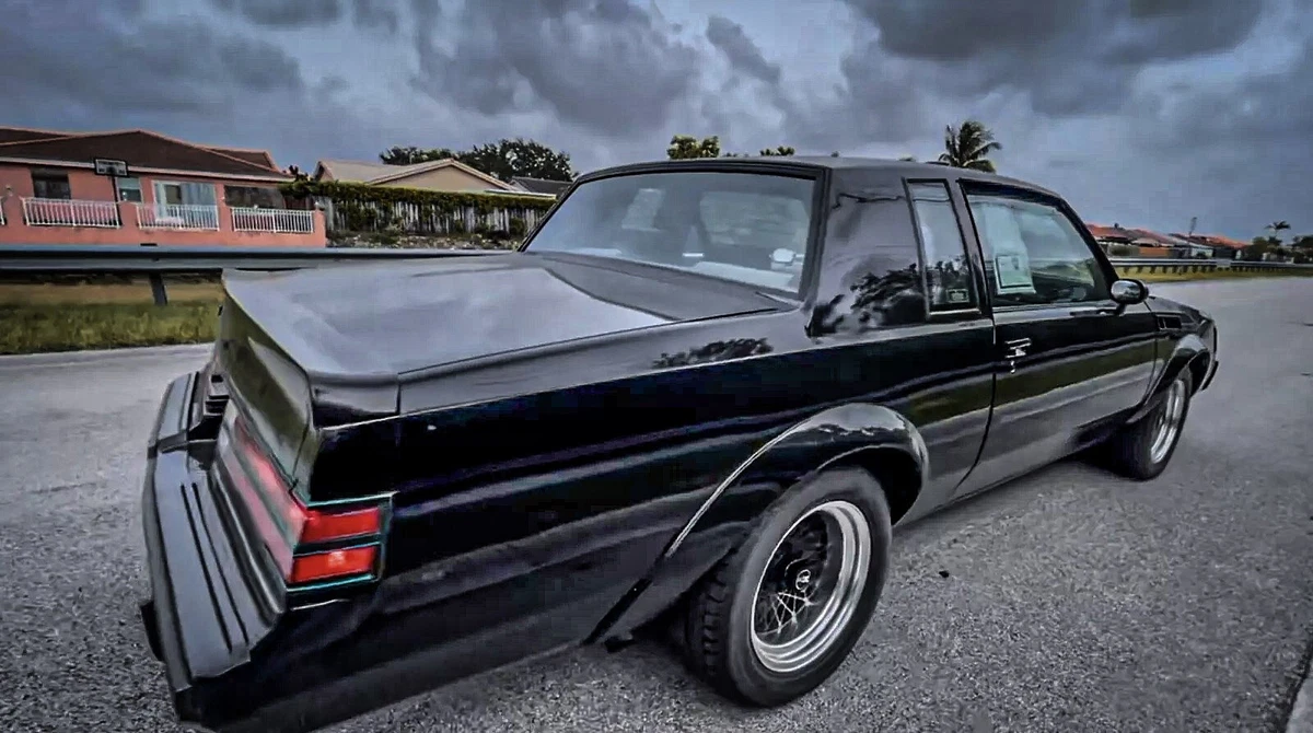 1987 Buick Grand National GNX - right rear profile