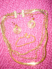 VINTAGE PRETTY GOLDTONE THREE-CHAIN LAYERED NECKLACE/BRACELET/EARRINGS SET — photo 4