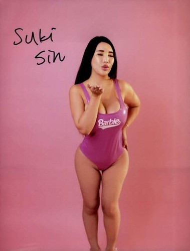 Suki Sin signed model 8x10 Photo -PROOF- -CERTIFICATE- (A0028)