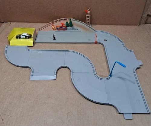 Hot Wheels Vintage 1996 Police Chase Playtrack Set Mattel