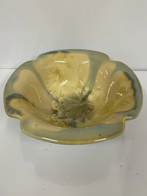 Art Pottery Edgecomb Potters Maine Yellow Sage Green Glaze Ruffle Edge Dish - Image 1 of 4