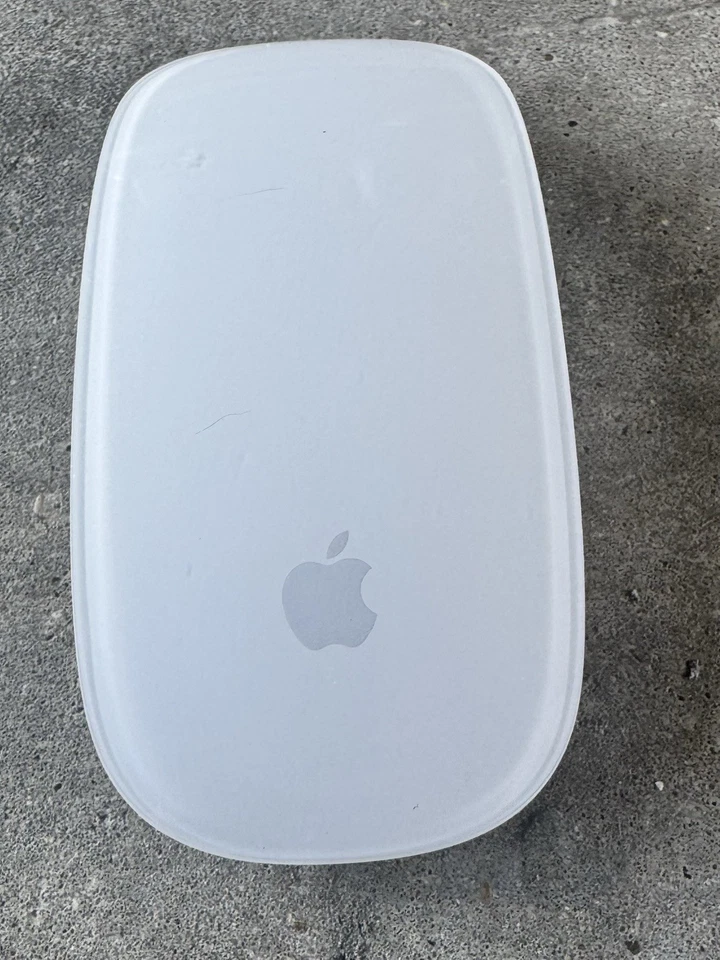 Apple Magic Mouse Inalámbrico Recargable Plateado (Blanco) - Solo Mouse Foto 2 de 4