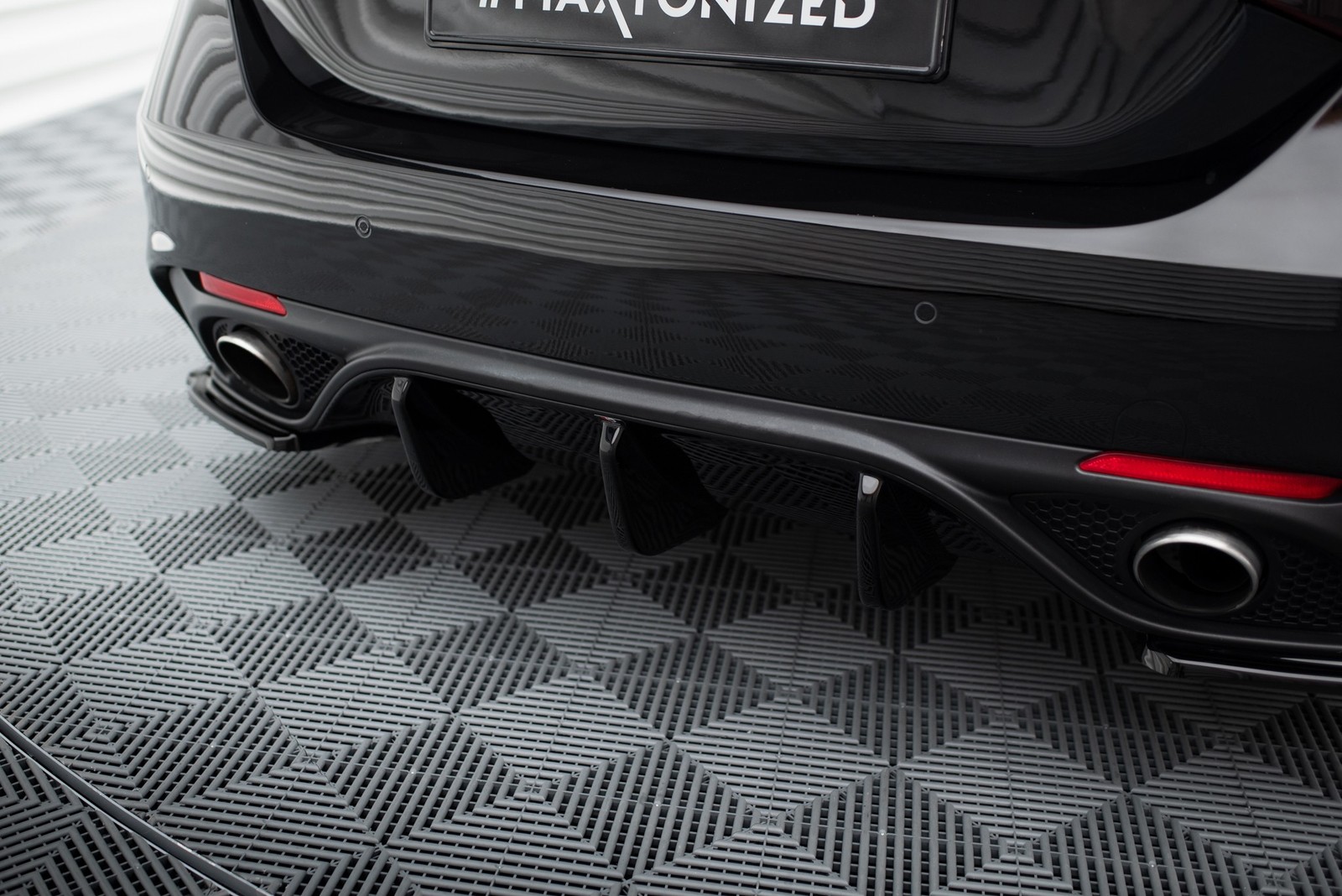 Rajout pare-chocs arriere Alfa Romeo Giulia Veloce en ABS noir brillant Maxton