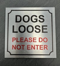 DOGS LOOSE DO NOT ENTER SIGN / PLAQUE - BRUSHED SILVER METAL SIGN - 15x15cm