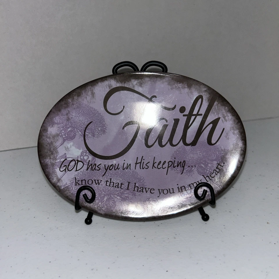 Circle Of Faith de Carson Dios te tiene en su custodia... Mini placa ovalada con soporte. Foto 3 de 4