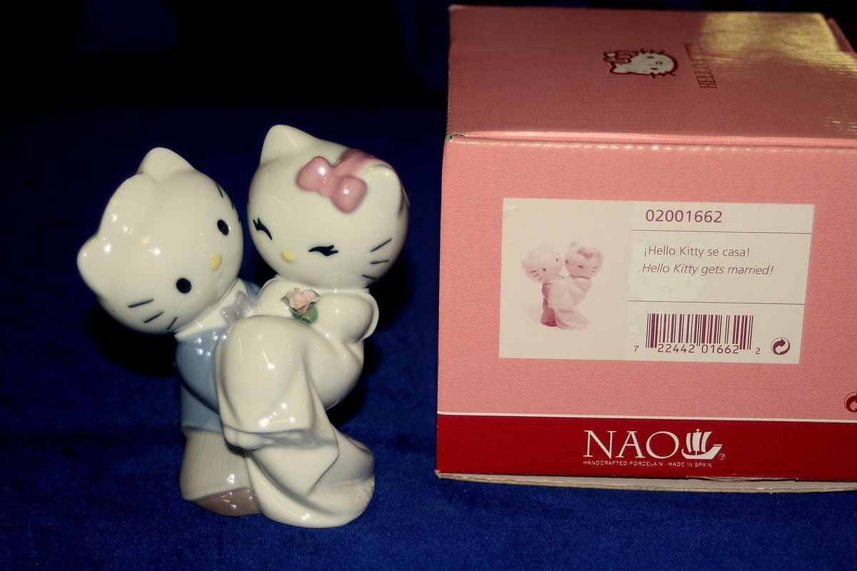 リヤドロ 02001662Hello Kitty Gets Married - odontojoy.com.br