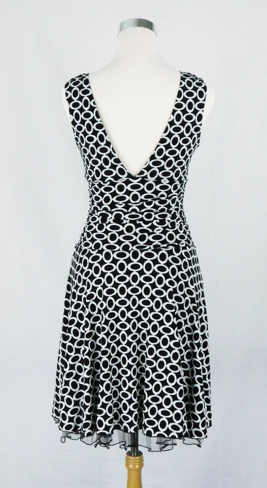 Vestido BCX para mujer talla pequeña mezcla de poliéster negro blanco tejido calce y acampanado con volantes Foto 3 de 4