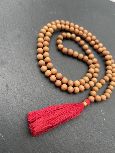 White Sandalwood Mala 108 + 1 Beads Hindu Japa Meditation Yoga Rosary Necklace - Foto 5 di 6