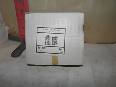 Otagiri made in Japan Country Christmas salt & pepper shaker set. P/N 50/1481