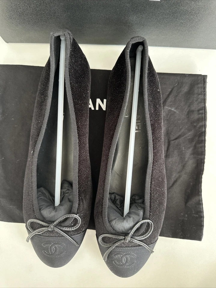 CHANEL | Zapatos de ballet estilo callejero lisos con logotipo brillante negros talla 10,5 Foto 2 de 4