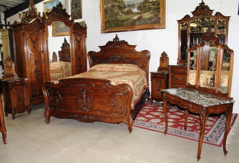 Magnífico juego de dormitorio antiguo francés Luis XV tallado en nogal 6 piezas queen querubín Foto 2 de 4