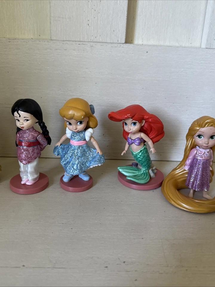 Lote de 7 estatuillas brillantes de lujo de muñecas princesas colección animadores de Disney Store Foto 3 de 4