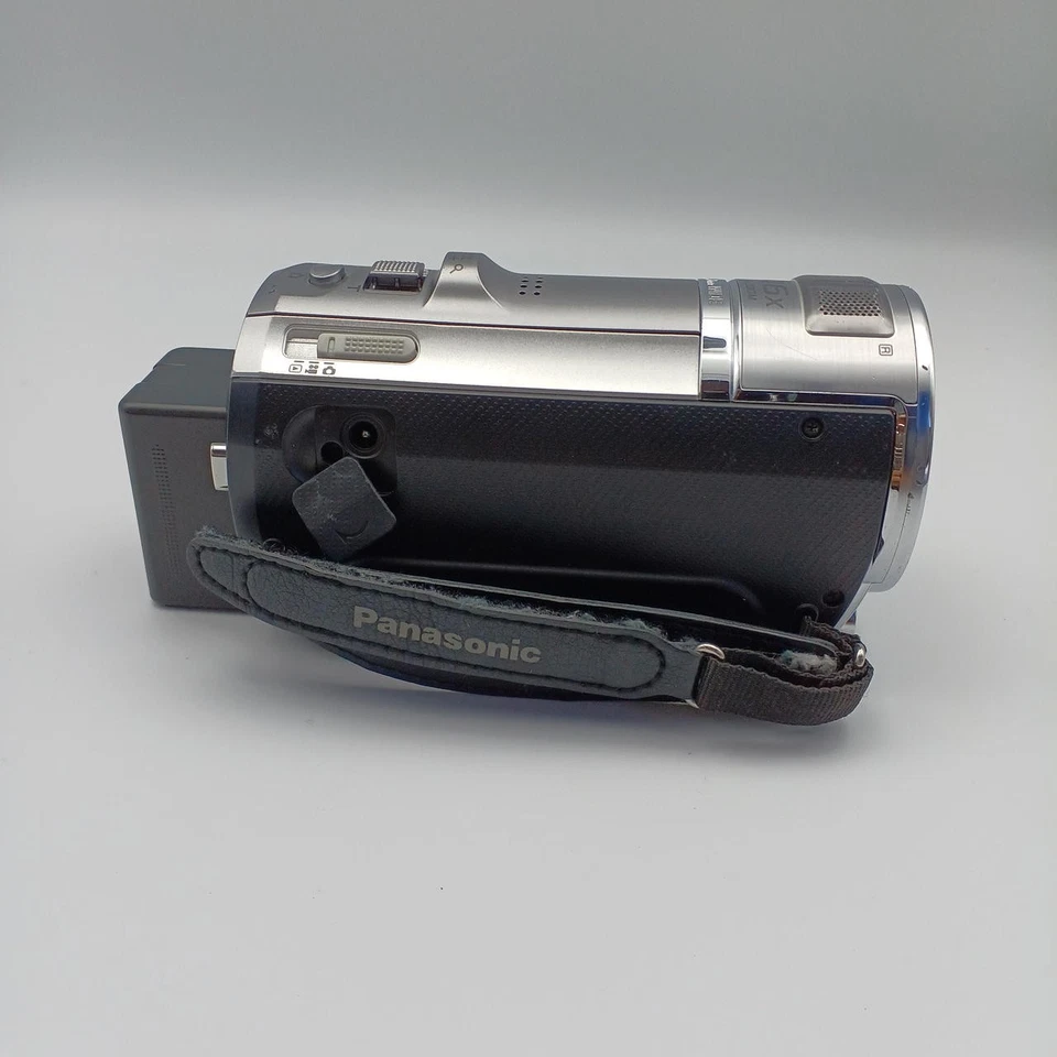 Panasonic HC-V700M Full HD Video Camera 64GB Memory 21x Optical Zoom - Image 4 of 4