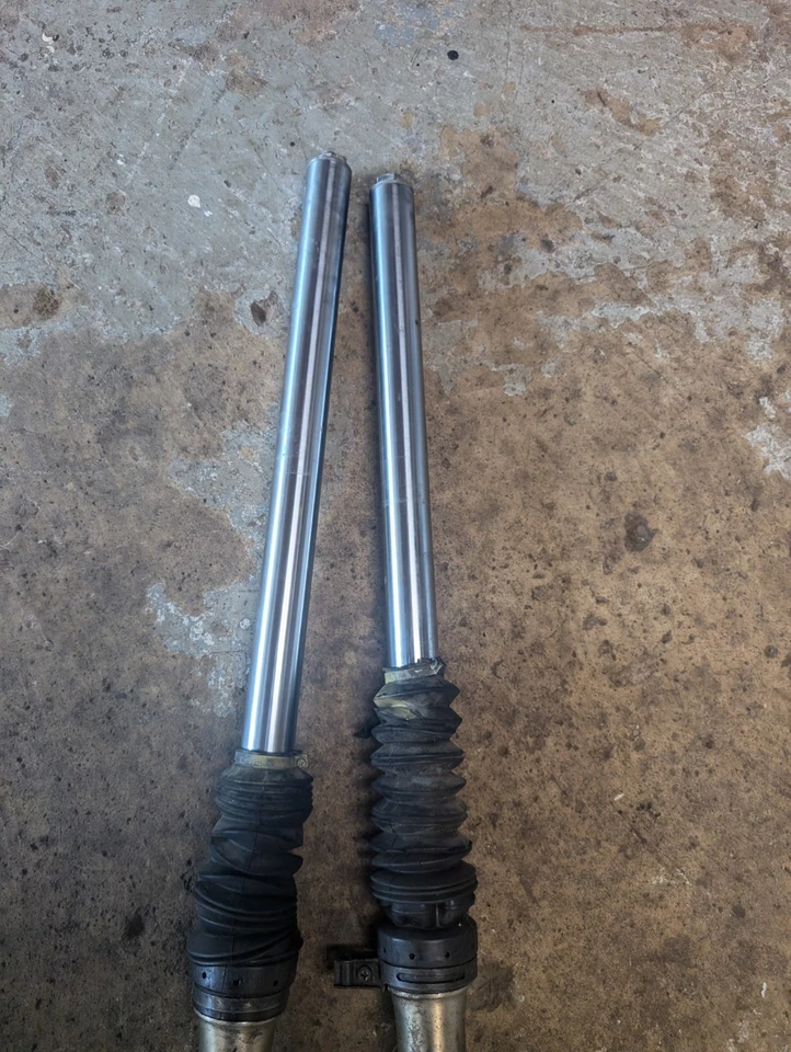 Amortiguadores horquillas suspensión delantera derecha izquierda Suzuki Rm125 1981 Foto 4 de 4