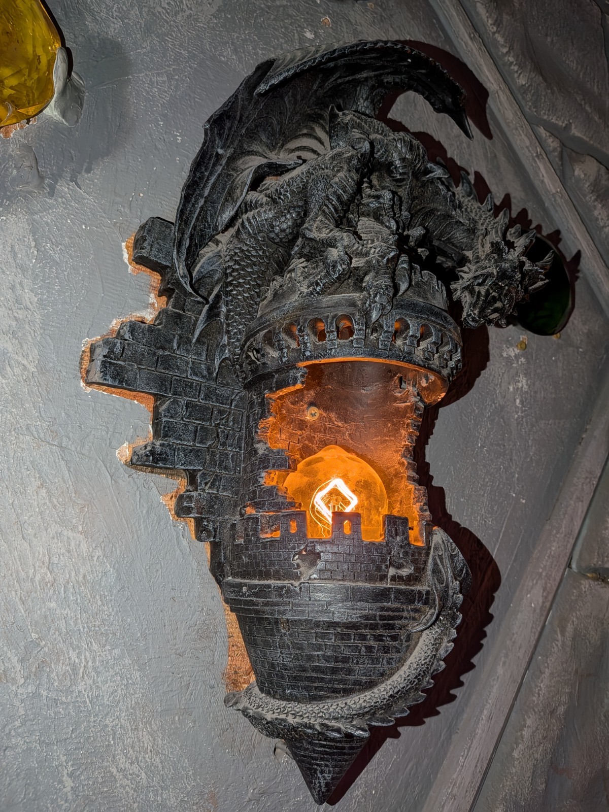 Dragon Themed Wall Sconce Light! Brand New In The Box!