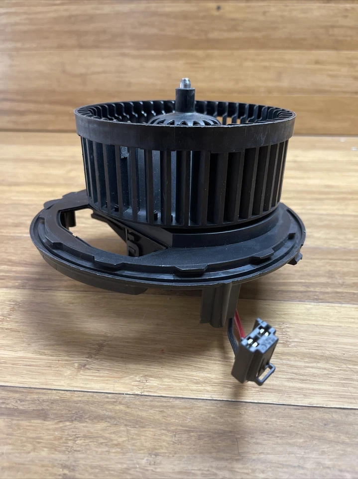 Conjunto de ventilador de motor inferior Volkswagen Golf 2015-2021 5Q1819021E OEM *NOTA* Foto 4 de 4