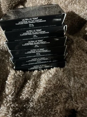 Chanel Ultra Le Teint Ultrawear, Flawless Finish compact foundation, Dif. Colors - image 1 of 2