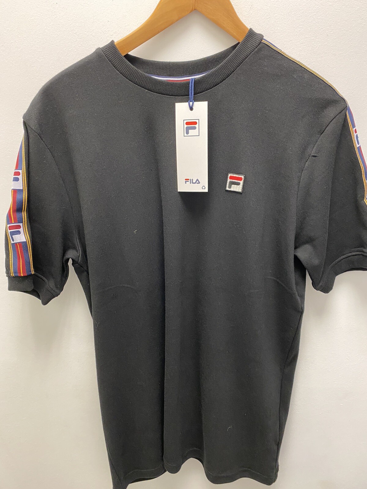 t shirt fila nera piccola