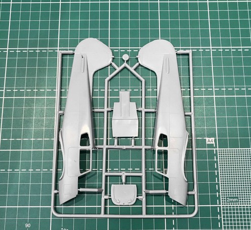 Amodel 4810 Plastic model airplane kit Scale 1:48 Yakovlev Yak-18T Red Aeroflot - Picture 3 of 10