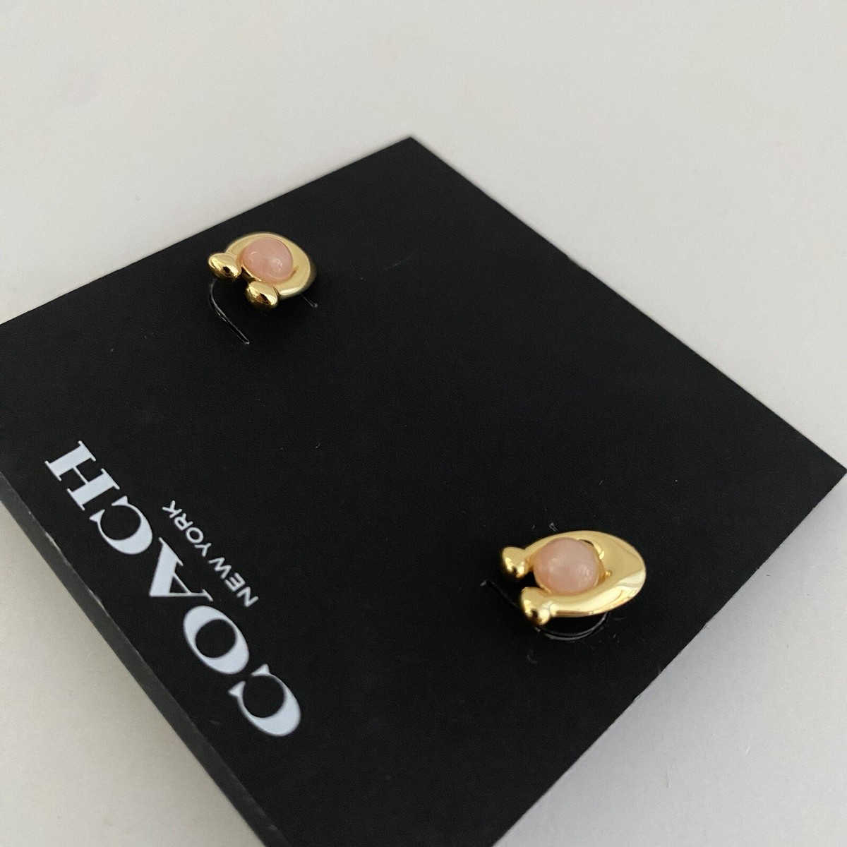 【COACH】ローズ ピアス♪Sparkling Rose Stud Earrings♪送料込 Amazon.com: Coach Women's Signature Tea Rose Stud Earrings