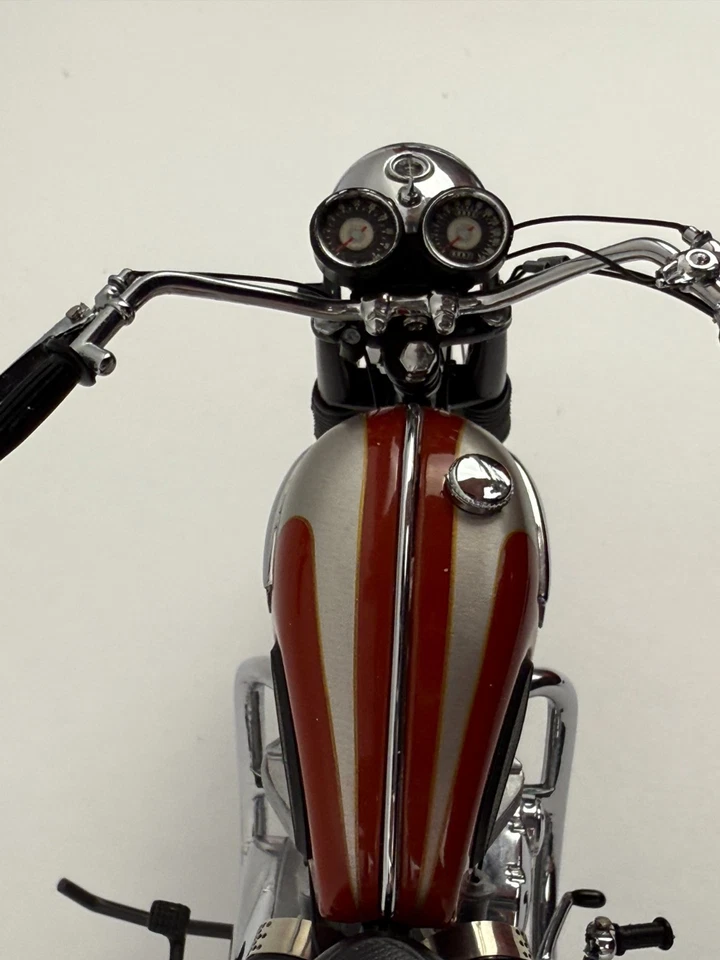 FRANKLIN MINT 1969 TRIUMPH BONNEVILLE 1:10 SCALE DIECAST MOTORCYCLE/BIKE W/BOX - Image 3 of 4