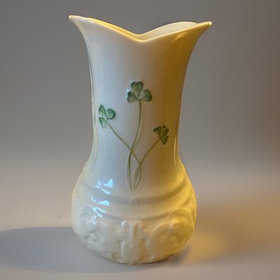 Belleek Irland Kleeblatt 6'' wunderschön cremeweiß mit verschlungenem Kleeblatt-Design