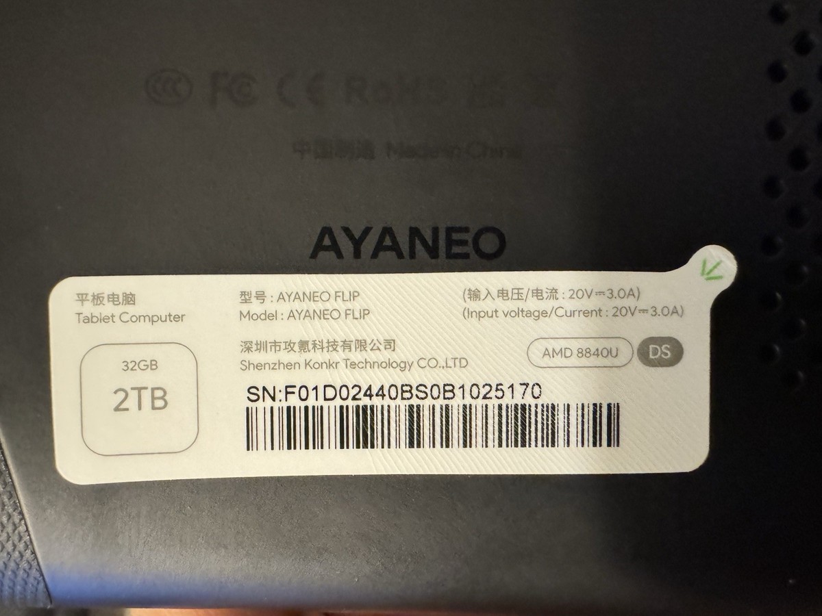 AYANEO Flip DS AMD Ryzen 8840U Gaming PC 32GB RAM, 2TB SSD, Black