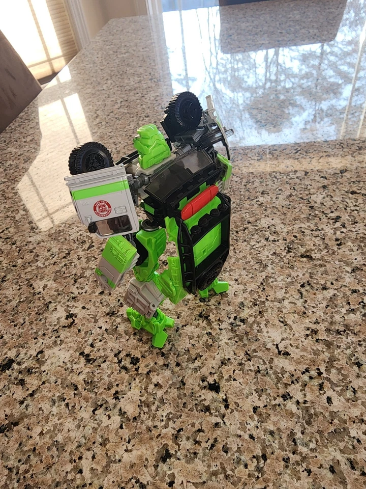 Transformers Studio Series 16 DOTM Ratchet - Image 3 of 4