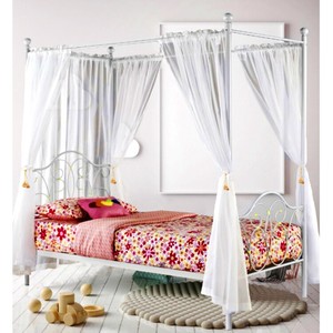 girls poster bed